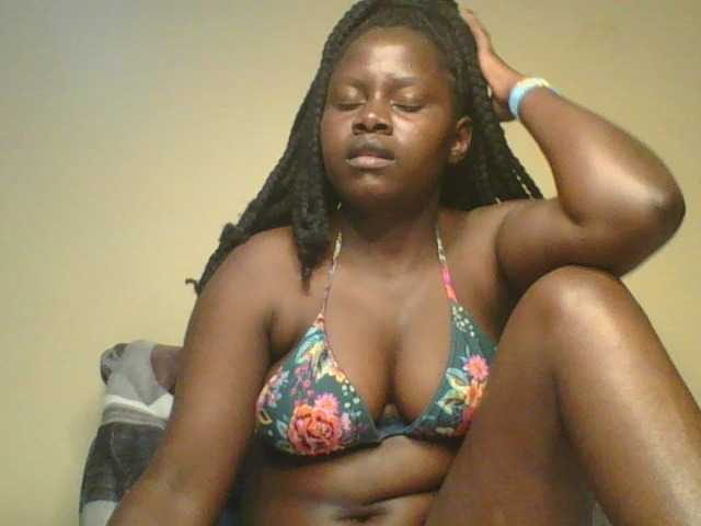 Loviett52 live cam on BongaCams
