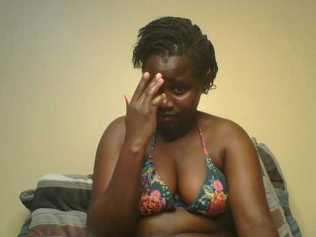 Loviett52 webcam bongacams model stream image
