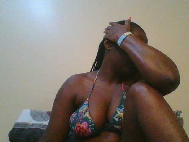 Loviett52 live cam on BongaCams