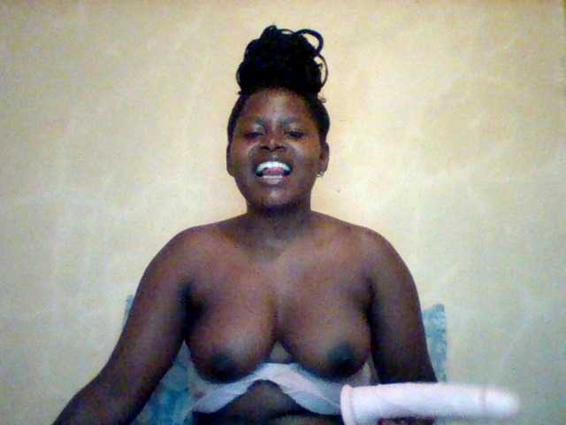 le modèle Loviett52 est en webcam porno dans un show sur le site bongacams, il possède les tags suivants: Ebony,Brunette,Trimmed