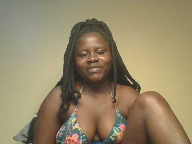 Loviett52 live cam on BongaCams