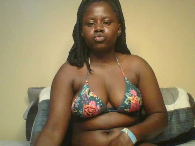 Loviett52 live cam on BongaCams