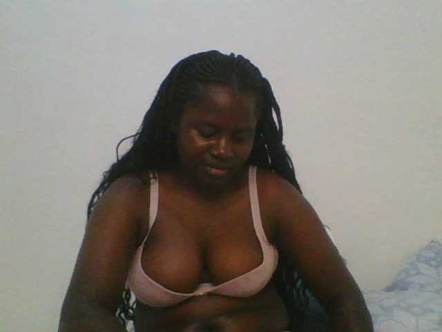 Loviett52 live cam on BongaCams
