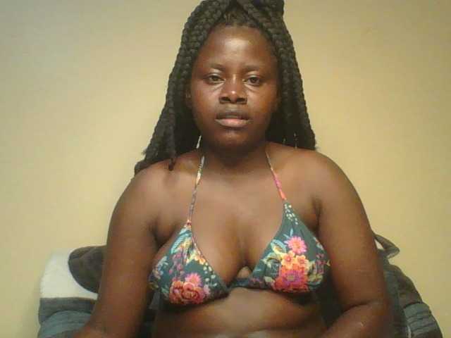 Loviett52 live cam on BongaCams
