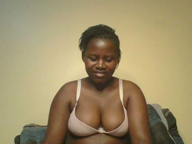 Loviett52, en vivo ahora en BongaCams