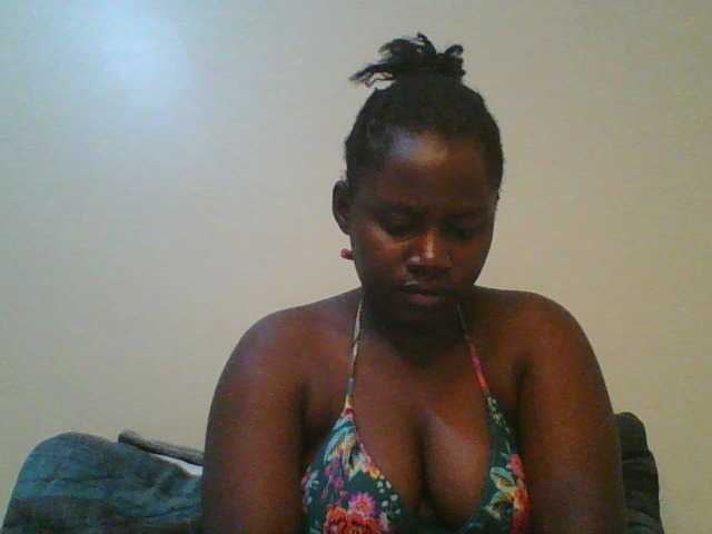 Loviett52 live on BongaCams