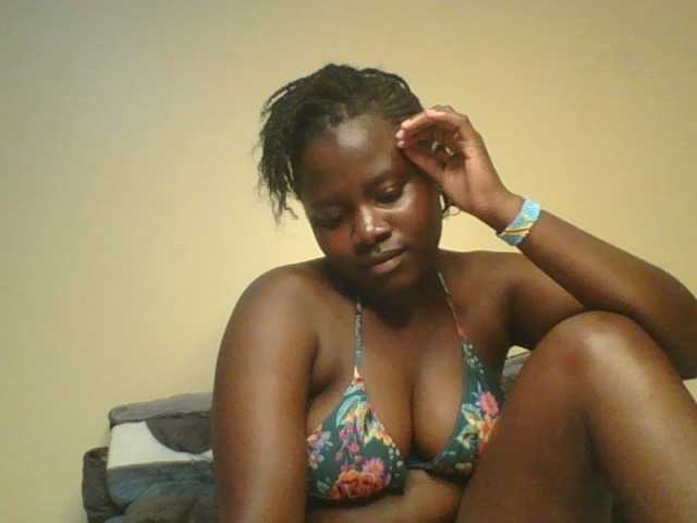 Loviett52, live now on BongaCams