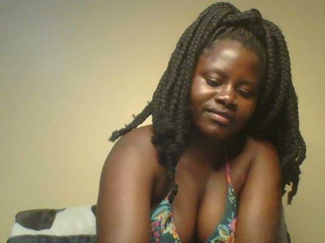 Loviett52 live cam on BongaCams