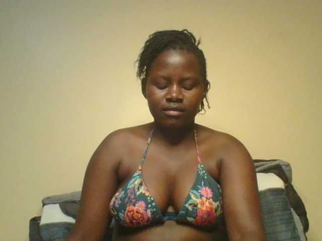 Loviett52, live now on BongaCams