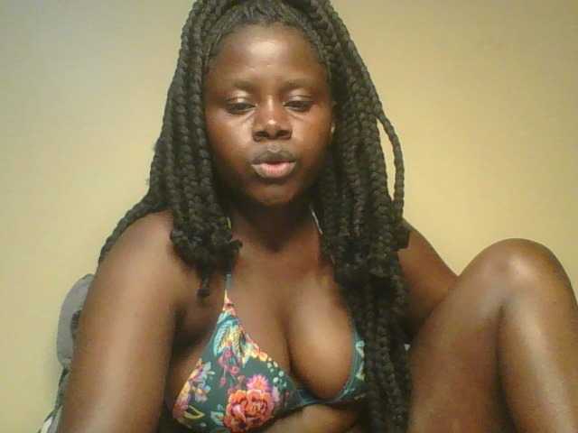 Loviett52 live cam on BongaCams