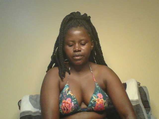 Loviett52 live cam on BongaCams