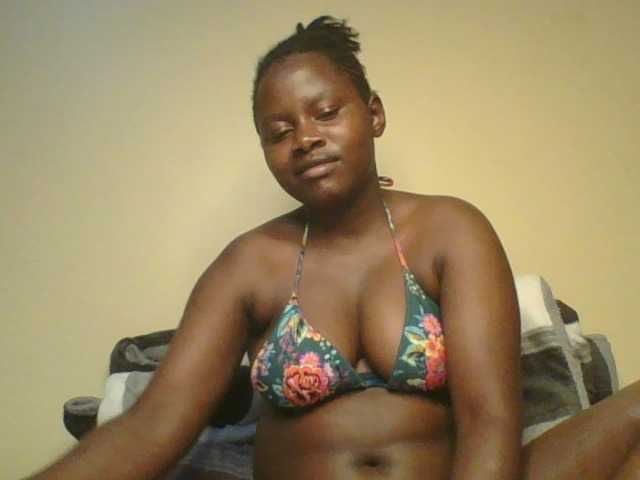 Loviett52 live cam on BongaCams