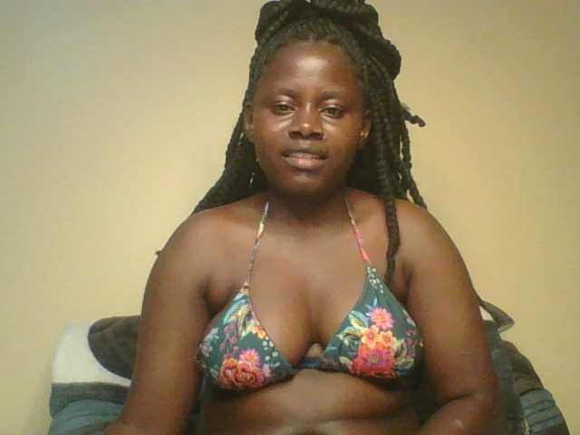 Loviett52 live cam on BongaCams