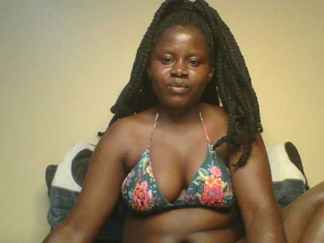 Loviett52 live cam on BongaCams