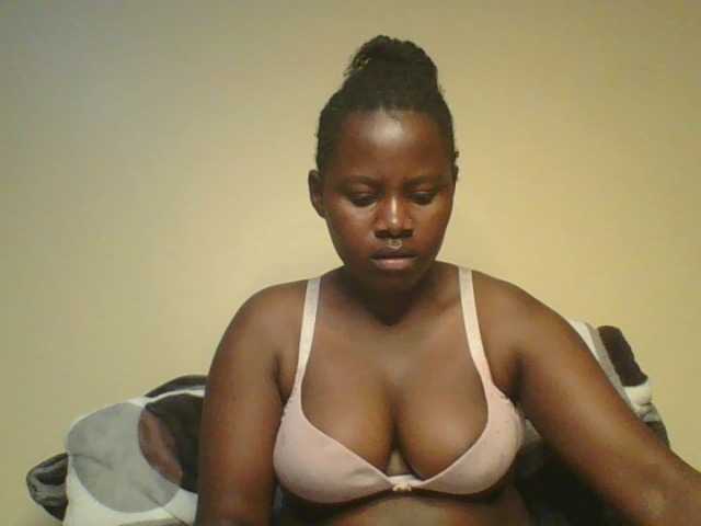 Loviett52 live cam on BongaCams