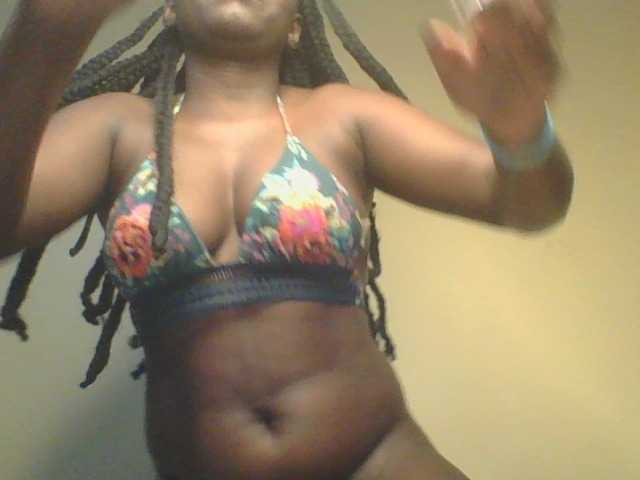 Loviett52 live cam on BongaCams