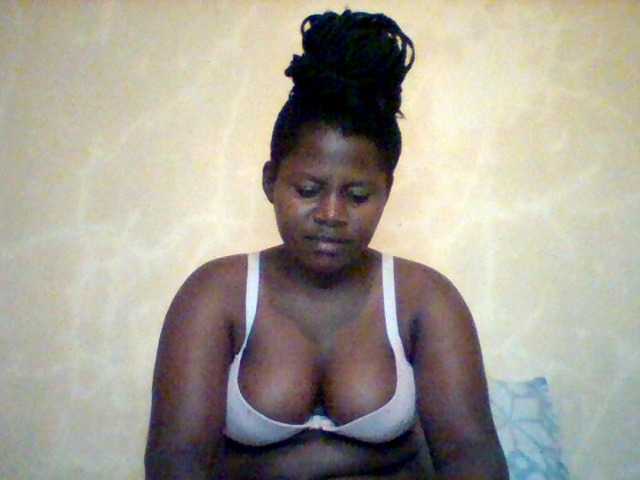le modèle Loviett52 est en webcam porno dans un show sur le site bongacams, il possède les tags suivants: Ebony,Brunette,Trimmed