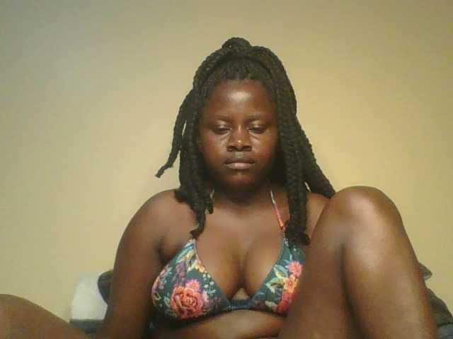 Loviett52 live cam on BongaCams