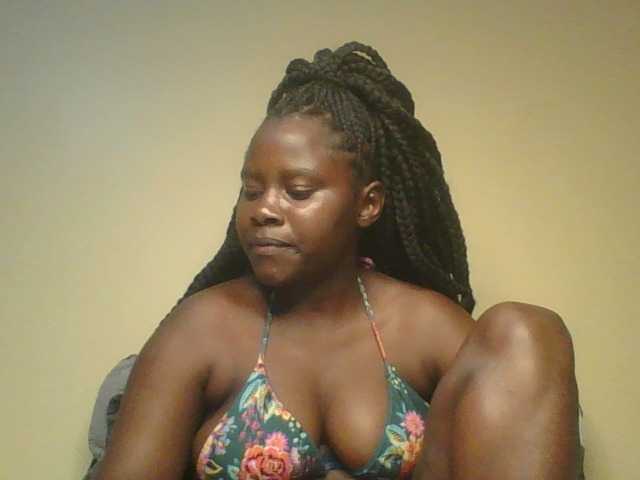 Loviett52 live cam on BongaCams