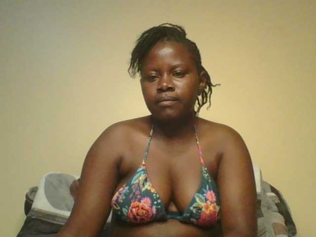Loviett52 webcam bongacams model stream image