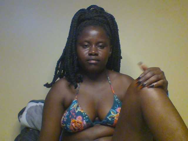 Loviett52 live cam on BongaCams