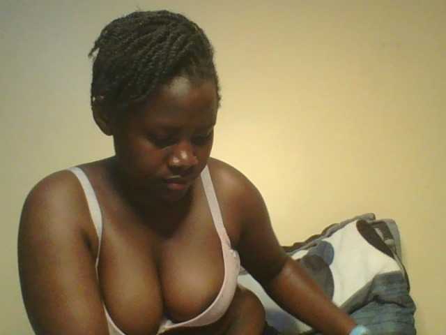 Loviett52, live now on BongaCams