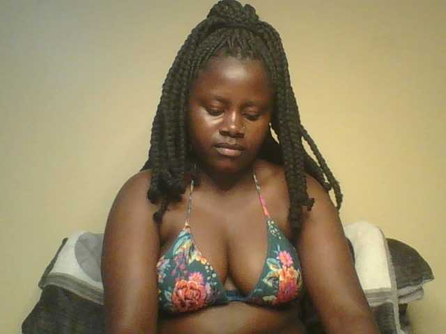 Loviett52 live cam on BongaCams