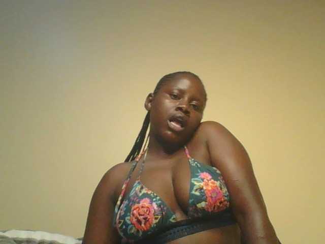Loviett52 live cam on BongaCams