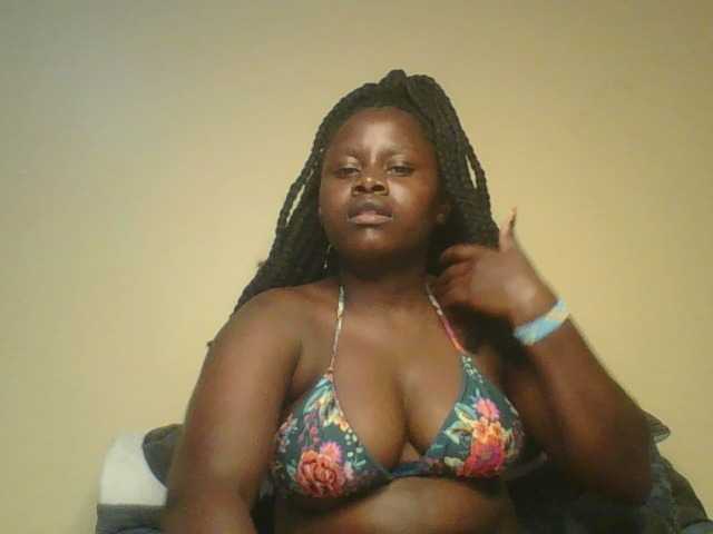 Loviett52 live cam on BongaCams