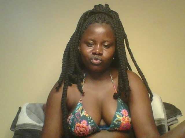 Loviett52 live cam on BongaCams
