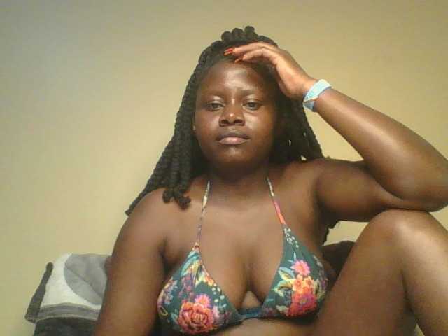 Loviett52 live cam on BongaCams