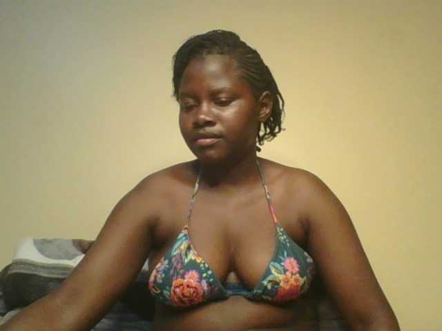 le modèle Loviett52 est en webcam porno dans un show sur le site bongacams, il possède les tags suivants: Ebony,Brunette,Trimmed