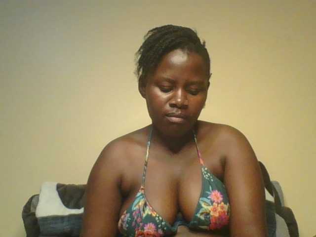 Loviett52, en vivo ahora en BongaCams