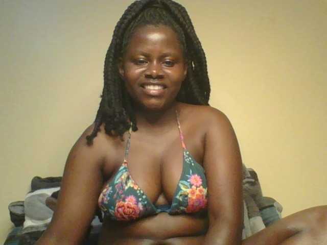 Loviett52 live cam on BongaCams