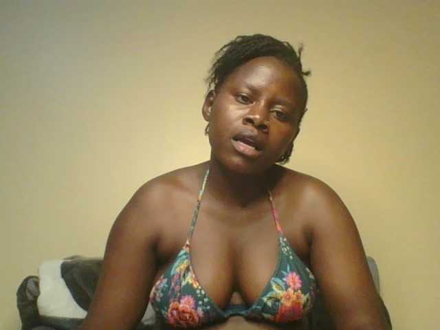 Loviett52, en vivo ahora en BongaCams