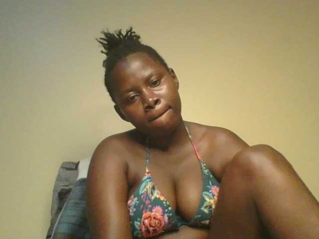 Loviett52 live cam on BongaCams
