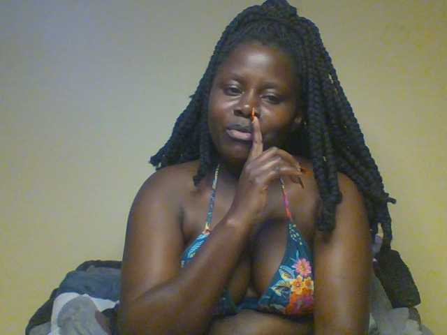 Loviett52 live cam on BongaCams