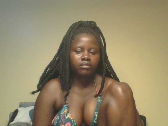 Loviett52 live cam on BongaCams