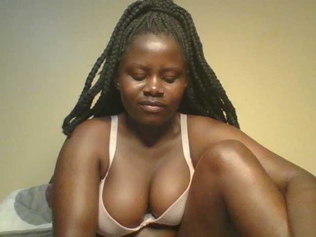 Loviett52 live cam on BongaCams