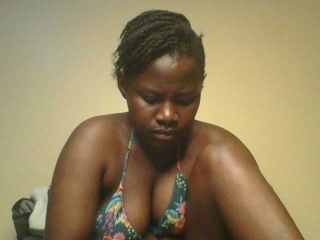 Loviett52, en vivo ahora en BongaCams