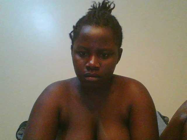 le modèle Loviett52 est en webcam porno dans un show sur le site bongacams, il possède les tags suivants: Ebony,Brunette,Trimmed