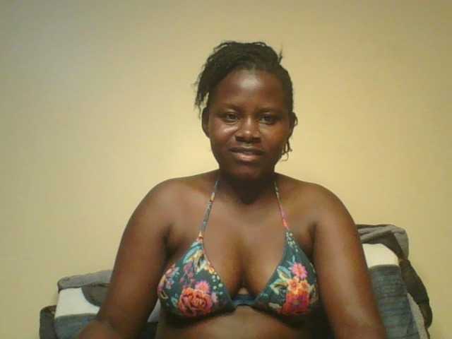 Loviett52, en directo ahora en BongaCams