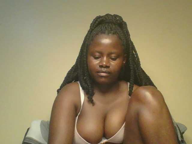 Loviett52 live cam on BongaCams