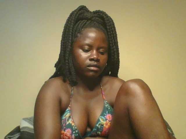 Loviett52 live cam on BongaCams