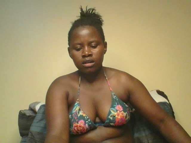 Loviett52 live cam on BongaCams