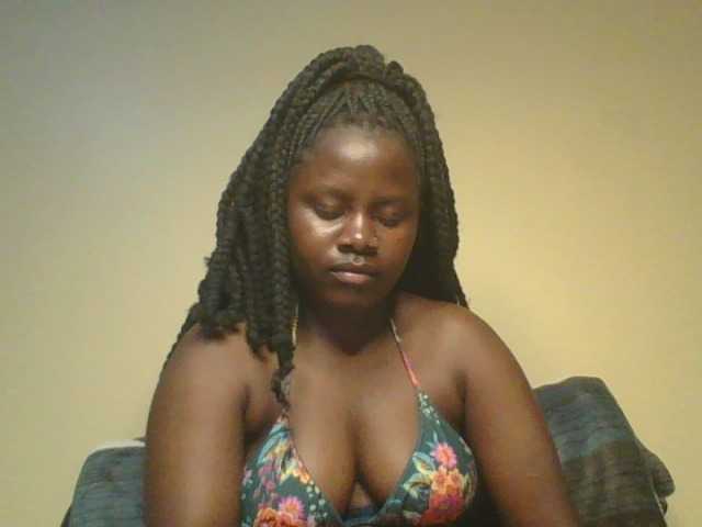 Loviett52 live cam on BongaCams