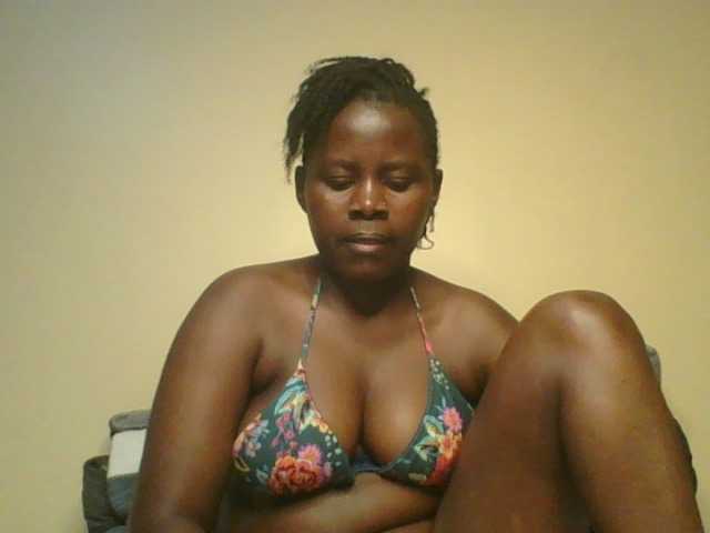 Loviett52, en directo ahora en BongaCams