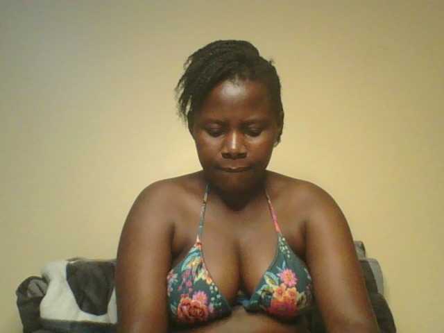 Loviett52, en vivo ahora en BongaCams