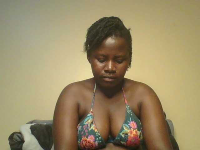 Loviett52, en vivo ahora en BongaCams