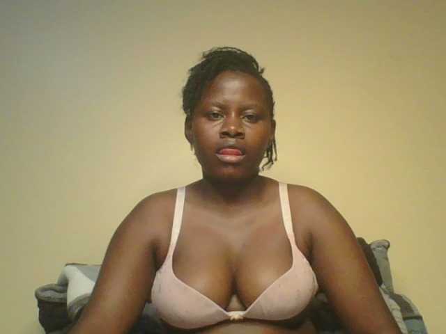 Loviett52, en vivo ahora en BongaCams